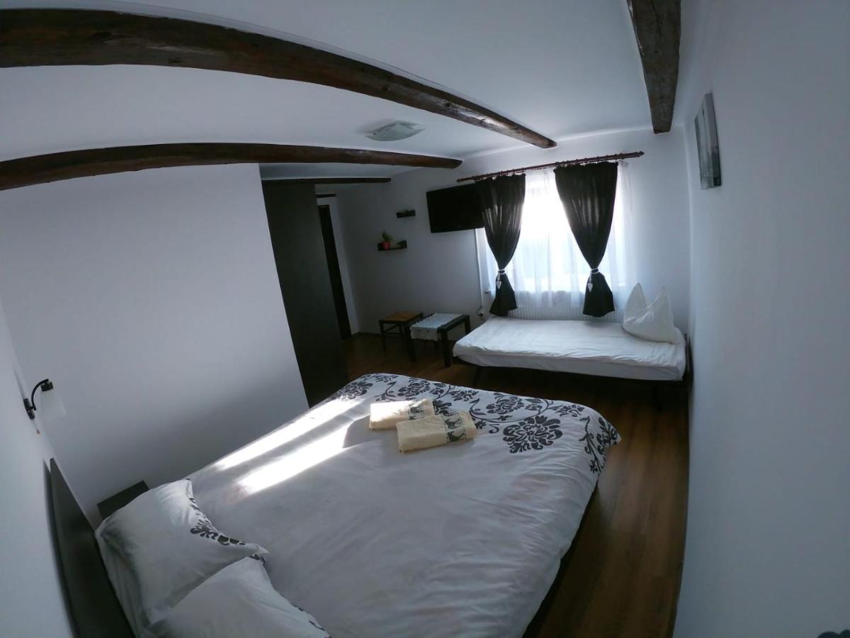Casa De Oaspeti Laura Рышнов Экстерьер фото