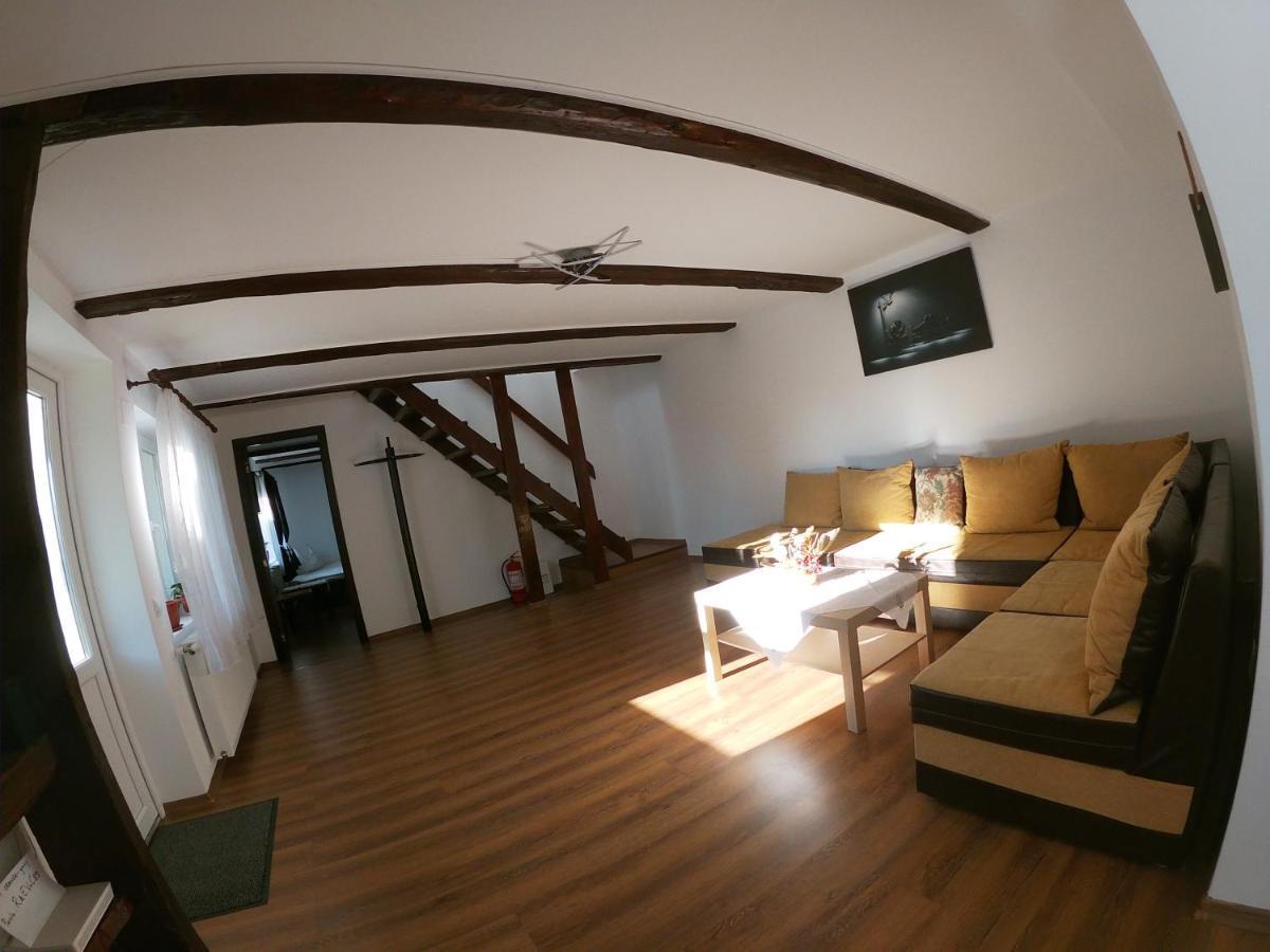 Casa De Oaspeti Laura Рышнов Экстерьер фото